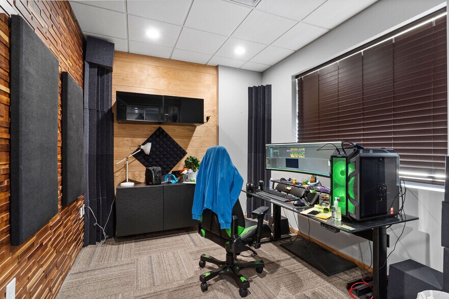 More Photos Of 1330 Rayford Park Rd, Spring Loft Creative Space For Lease