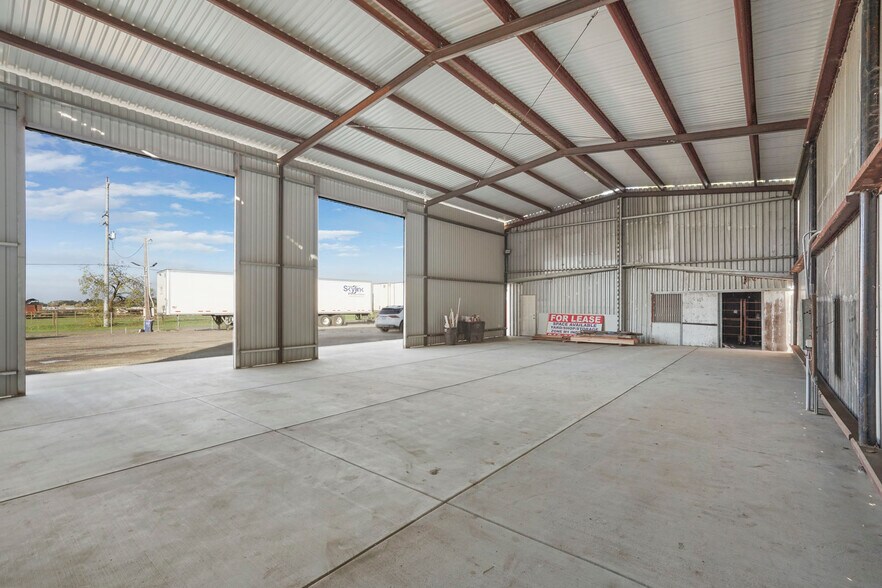 More Photos Of 10150 Mingo Rd, Galt Warehouse For Lease