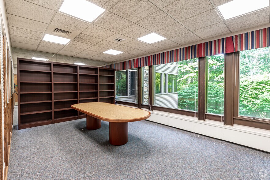 More Photos Of 35 Tower Ln, Avon Medical For Lease