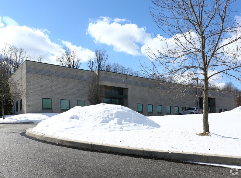 More Photos Of 230 Three Tun Rd, Malvern Flex For Lease