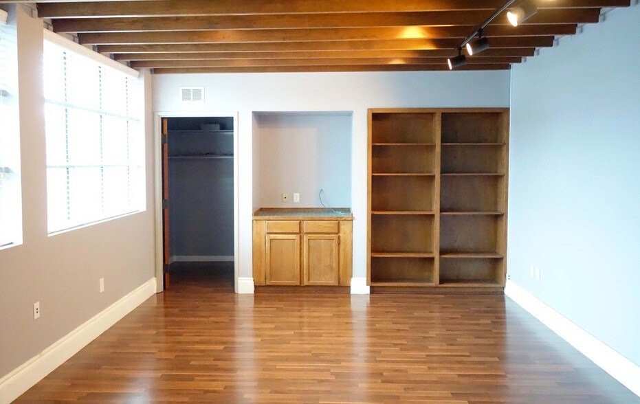 More Photos Of 333 S Hackberry St, San Antonio Medical For Lease