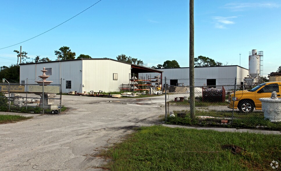 More Photos Of 18715 Colonial Dr, Orlando Warehouse For Lease