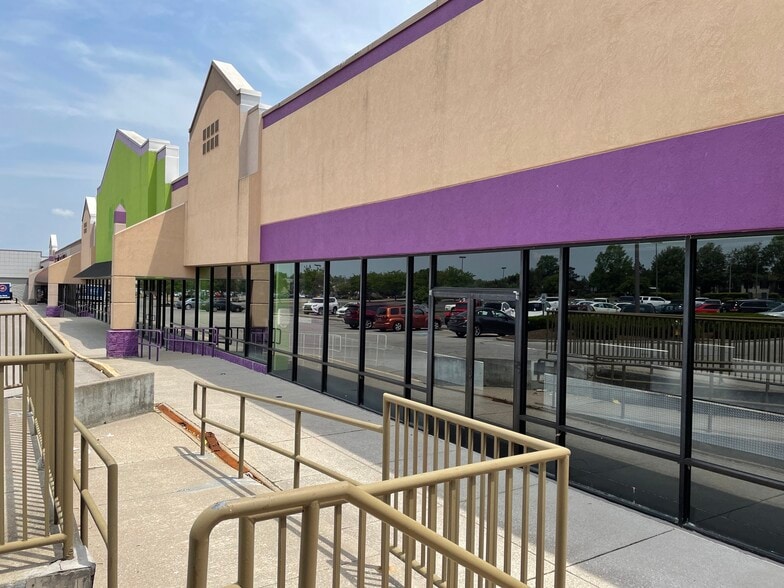 More Photos Of 3166-3180 Richmond Rd, Lexington General Retail For Lease