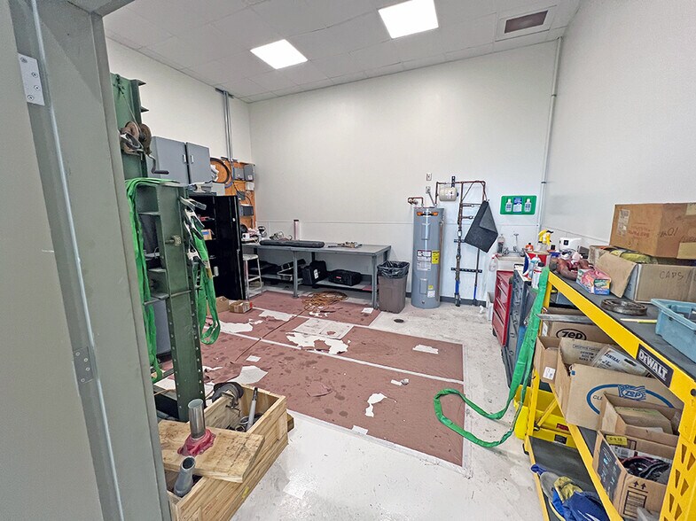 More Photos Of 9405 Airport Blvd, Mascoutah Specialty For Sale