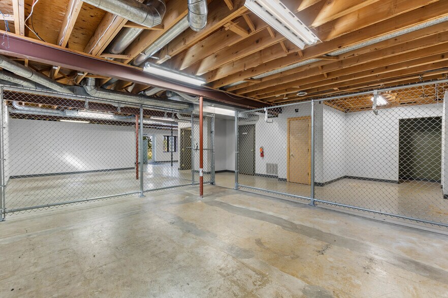 More Photos Of 1450 E Ridge Rd, Rochester Freestanding For Sale