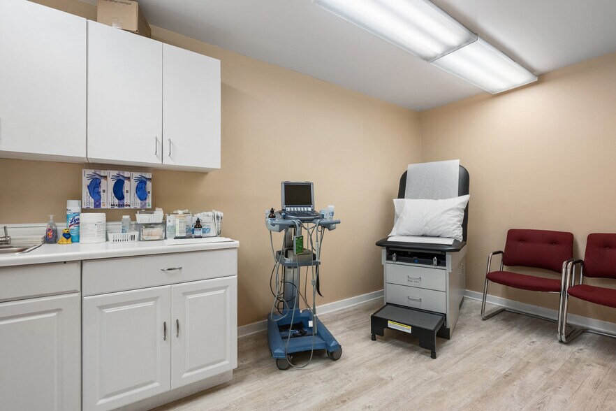 More Photos Of 207 Ridgely Ave, Annapolis Medical For Lease