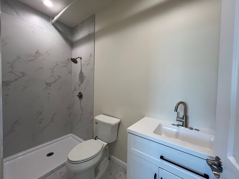 More Photos Of 7053 Owensmouth Ave, Canoga Park Office For Lease
