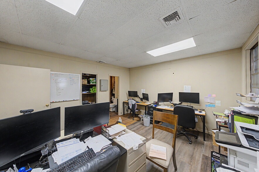 More Photos Of 23 Malcolm St, Morristown Industrial For Sale