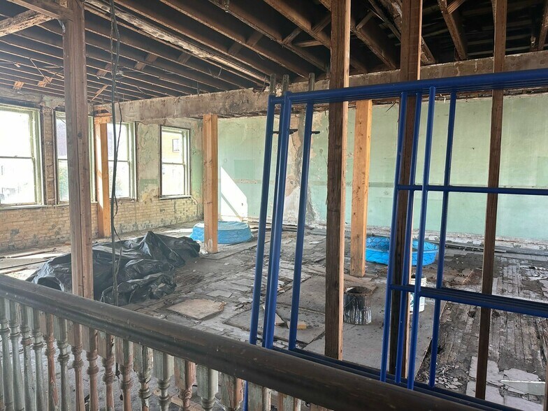 More Photos Of 104 E Main St, Lakeland Storefront Retail Office For Sale