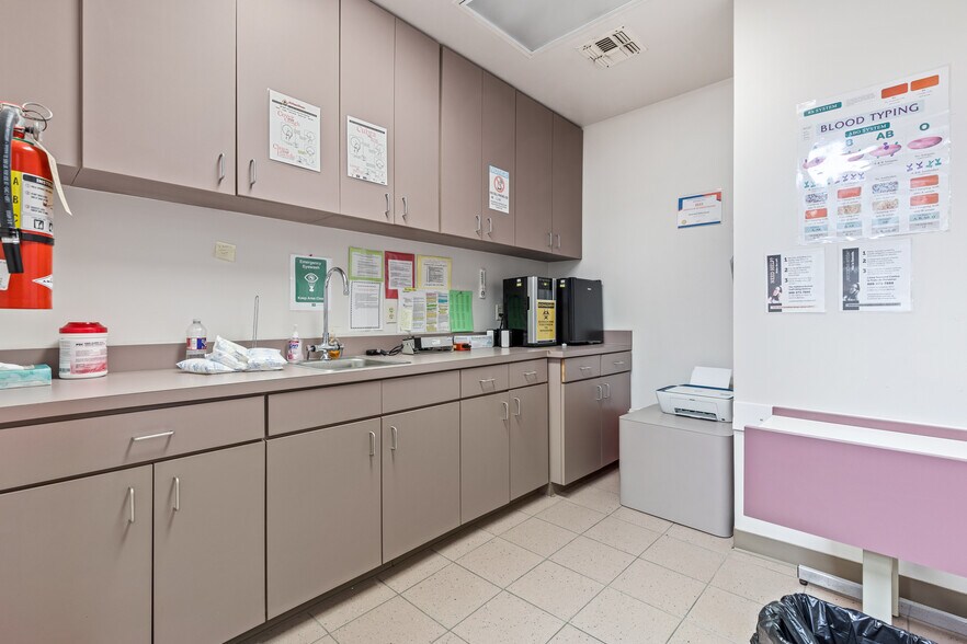 More Photos Of 8363 Meadow Rd, Dallas Office For Sale