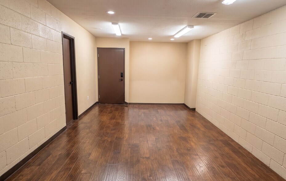 More Photos Of 20600-20630 Lassen St, Chatsworth Warehouse For Lease