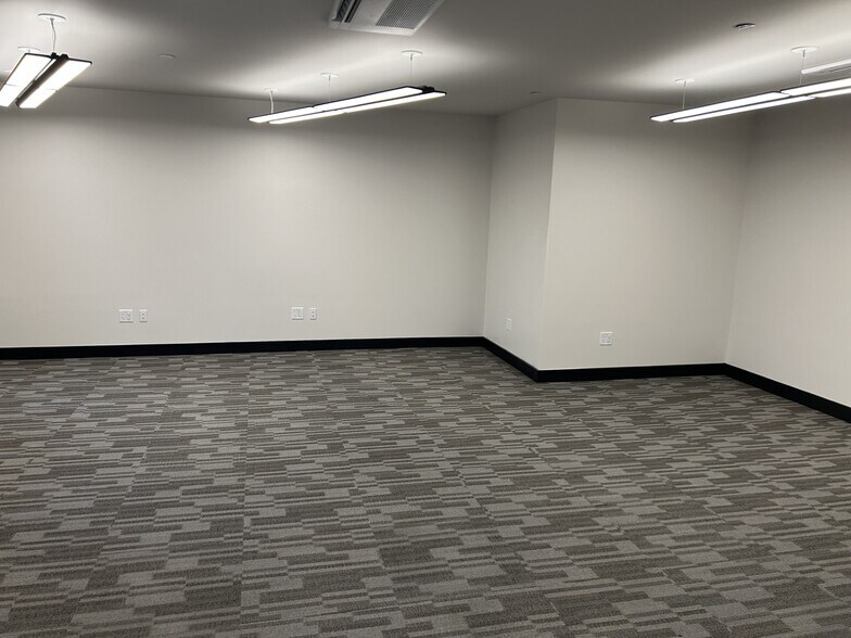 More Photos Of 89 Kirkland Ave, Kirkland Storefront Retail Office For Lease