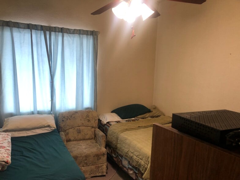 More Photos Of 5605 Mile 3 Rd, Mission Service Station For Sale