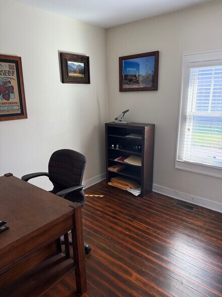 More Photos Of 904 W Lamar Alexander Pky, Maryville Office For Lease