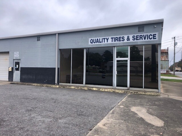 More Photos Of 140 W 3rd St, Washington Service For Lease