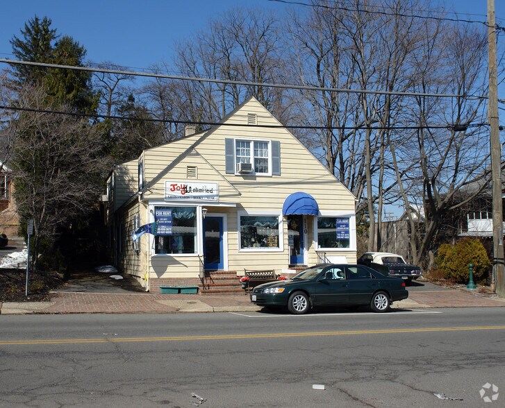 More Photos Of 108 Church St NE, Vienna Freestanding For Sale