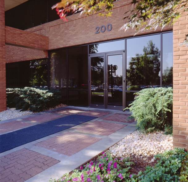More Photos Of 200 Continental Dr, Newark Office For Lease