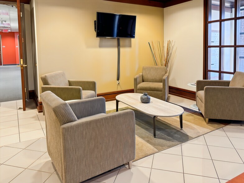 More Photos Of 4720 Salisbury Rd, Jacksonville Coworking Space