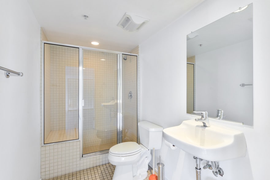 More Photos Of 2100 Abbot Kinney Blvd, Venice Office For Lease