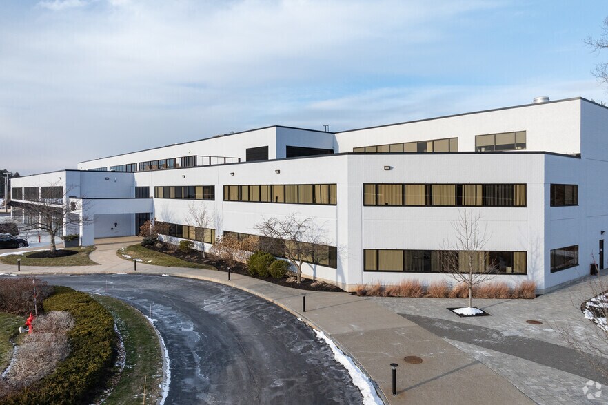 More Photos Of 118 Turnpike Rd, Southborough Office For Sale