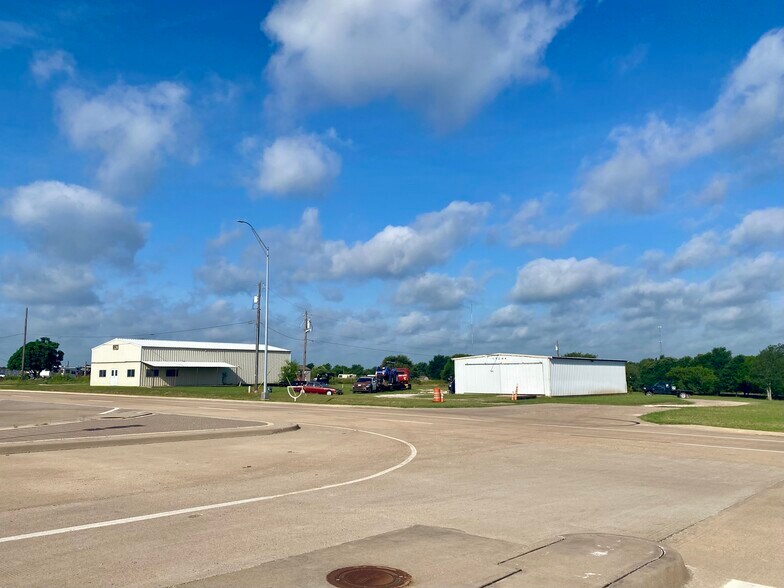 More Photos Of 15194-15264 S IH 35, Bruceville Warehouse For Sale