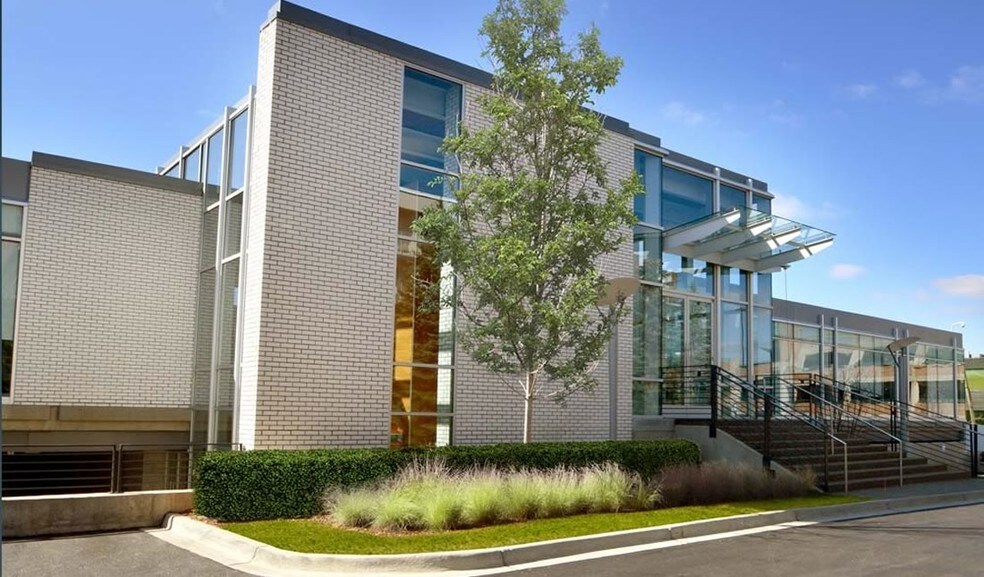 More Photos Of 550 W Merrill St, Birmingham Office For Lease