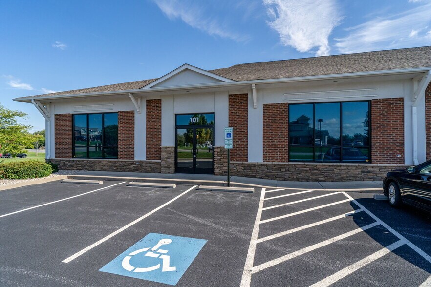 More Photos Of 16 Gosnell, Staunton Medical For Sale