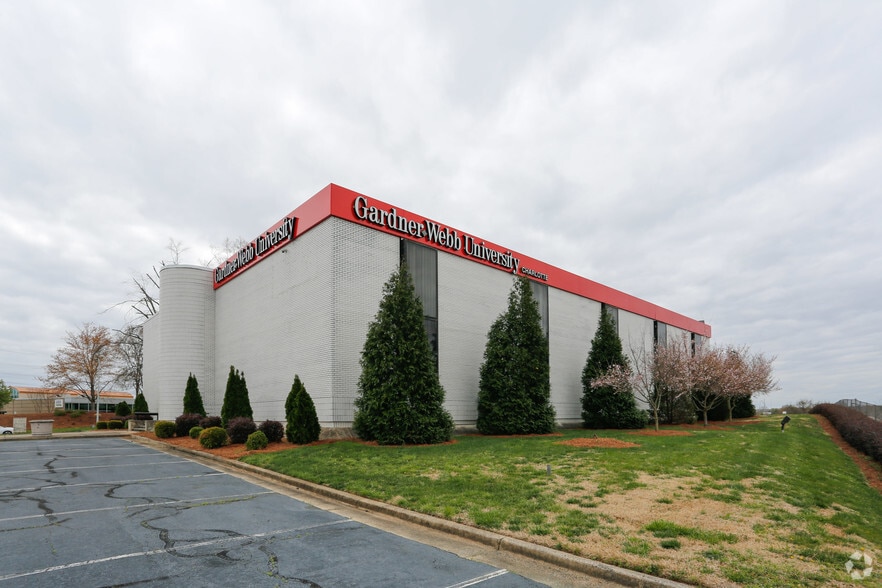 More Photos Of 8030 Arrowridge Blvd, Charlotte Office For Sale