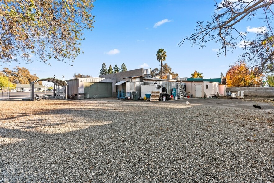 More Photos Of 10448 CA-99, Live Oak Supermarket For Sale