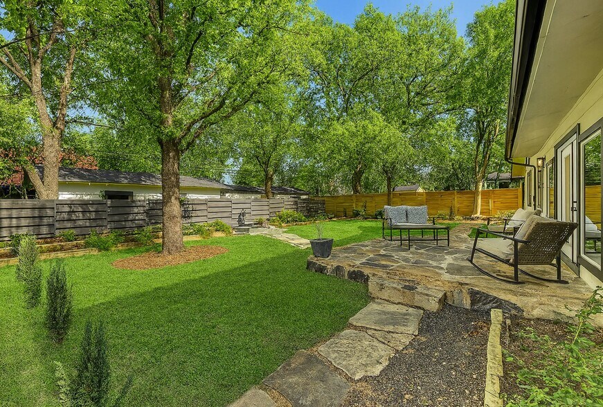 More Photos Of 7002 Whispering Oaks Dr, Austin Specialty For Sale