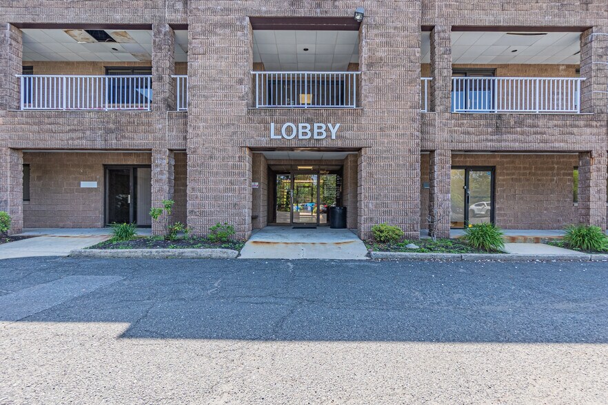 More Photos Of 35-37 Progress St, Edison Medical For Sale