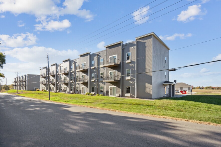 More Photos Of 2135 Edgewood Dr, Webster City Apartments For Sale