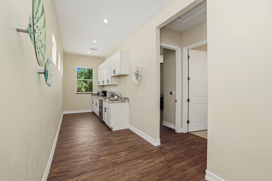 More Photos Of 4120 3rd Ave NW, Naples Apartments For Sale