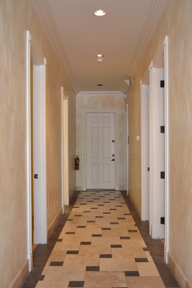 More Photos Of 154 N Festival Dr, El Paso Office For Sale