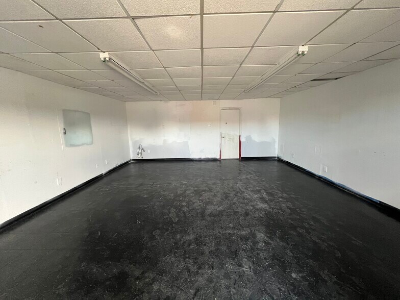 More Photos Of 430 N General McMullen Dr, San Antonio Auto Repair For Sale