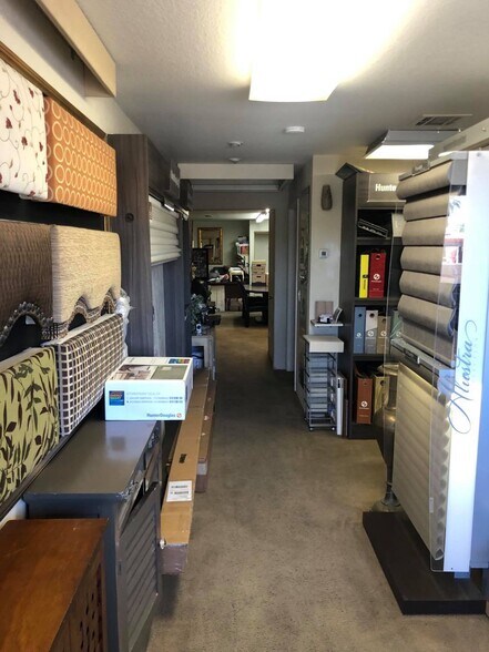 More Photos Of 74991 Joni Dr, Palm Desert Warehouse For Lease