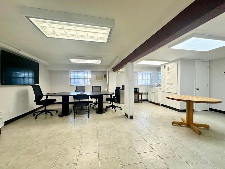 More Photos Of 538 Bloomfield Ave, Verona Storefront Retail Office For Lease