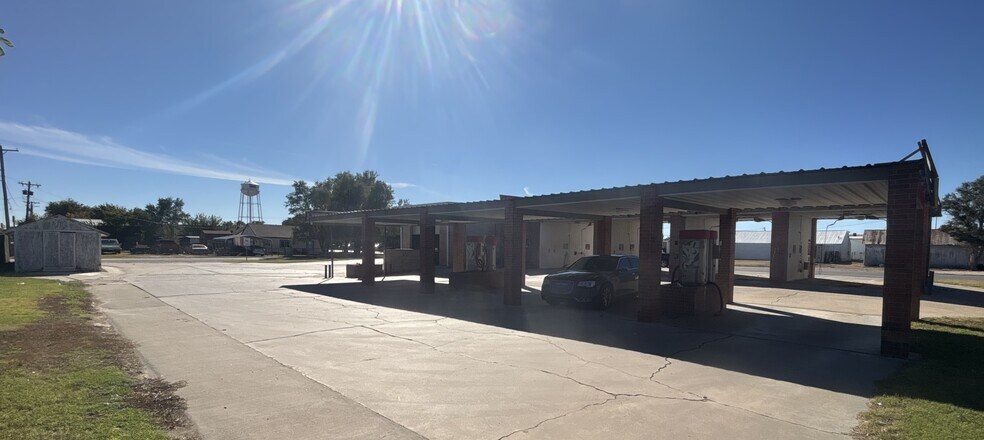 More Photos Of 713 Ash St, Perryton General Retail For Sale