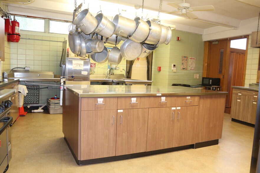 More Photos Of 1140 Governor St, Springfield Religious Facility For Sale