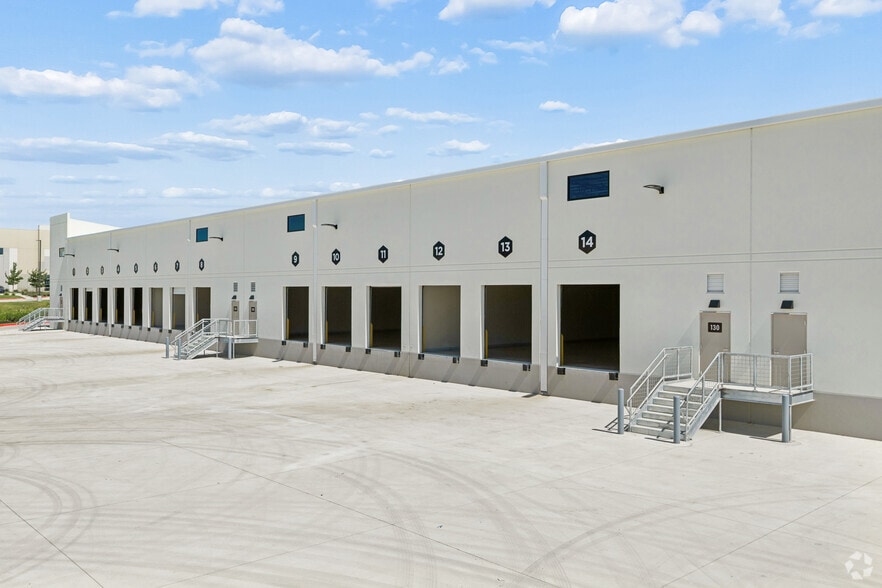 More Photos Of 19150 Marketplace Ave, Kyle Manufacturing For Lease