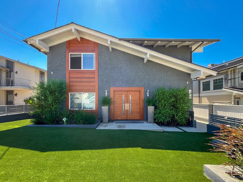 Primary Photo Of 2118 Carnegie Ln, Redondo Beach Apartments For Sale