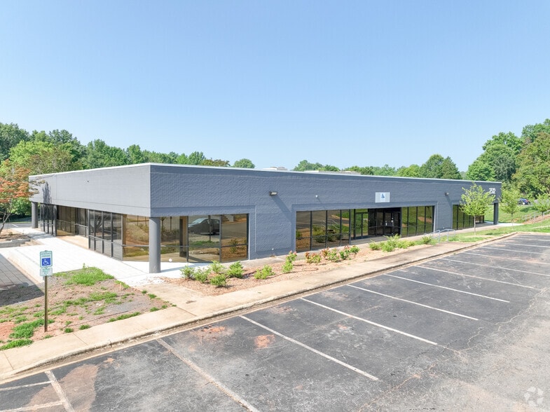 More Photos Of 7500 E Independence Blvd, Charlotte Unknown For Lease
