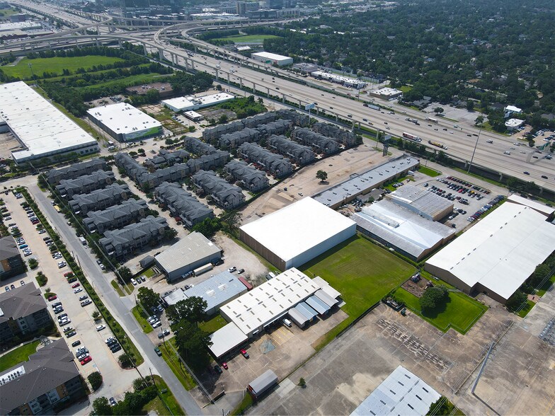 More Photos Of 10910 Katy Fwy, Houston Distribution For Lease