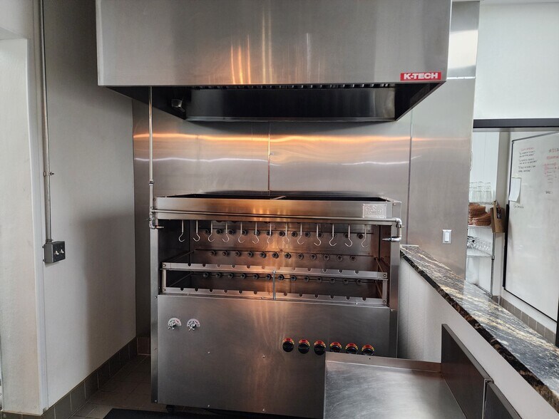 More Photos Of 142-144 N K St, Tulare Restaurant For Sale