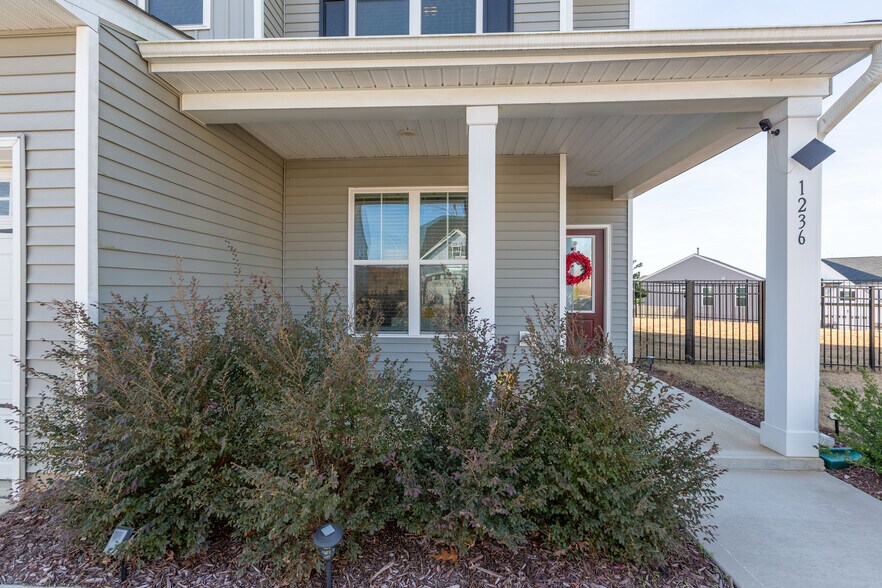 More Photos Of 1236 Shadow Shade Dr, Wake Forest Flex For Sale