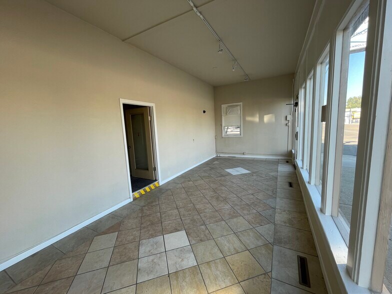 More Photos Of 5900-5910 E Colfax Ave, Denver Storefront Retail Office For Lease