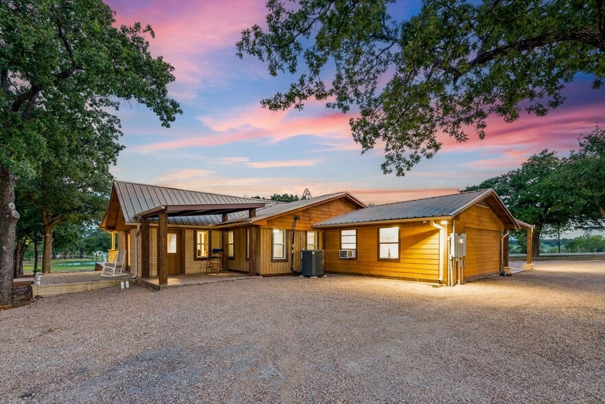 More Photos Of 1000 County Road 904, Joshua Golf Course Driving Range For Sale