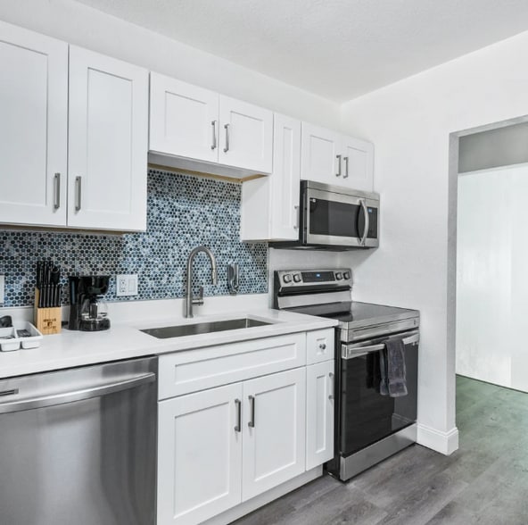 More Photos Of 209 W Gladys St, Tampa Multifamily For Sale