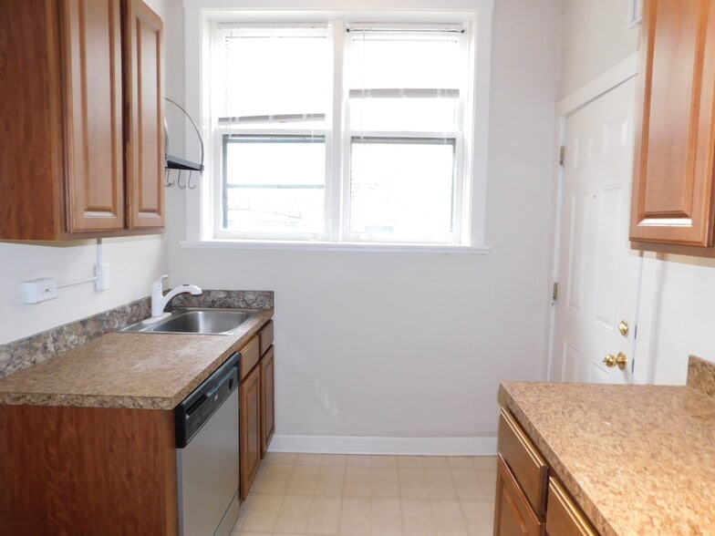 More Photos Of 940 Judson Ave, Evanston Apartments For Sale