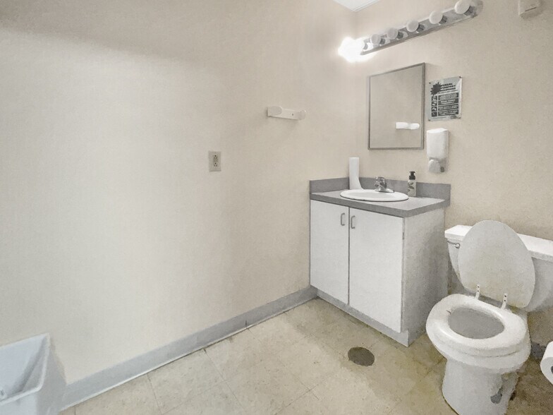 More Photos Of 608 N High St, Millville Medical For Sale
